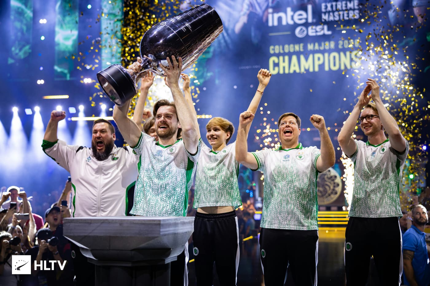 NiKo and Team Falcons lifting the Cologne Major trophy