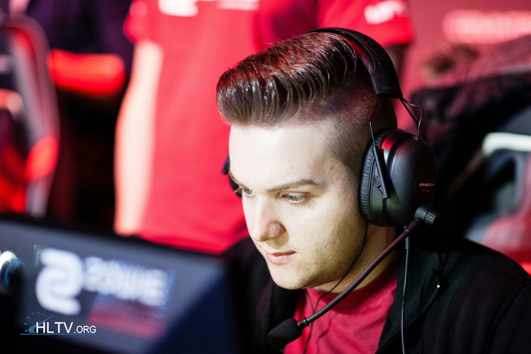 NiKo competing in the MLG Columbus 2016 Main Qualifier